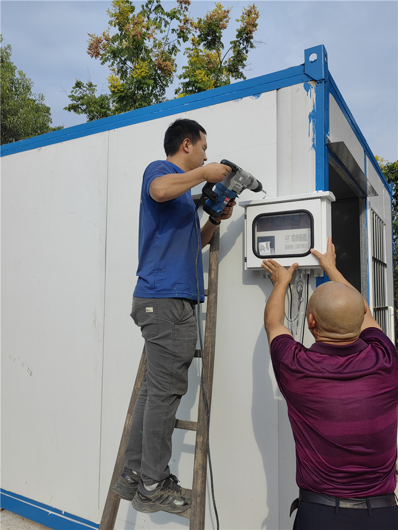 公磅無人值守掃碼過磅付款系統(tǒng)， 操作簡單，價(jià)格美麗， 司機(jī)朋友過磅操作便捷。